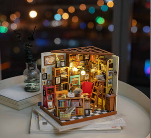 DIY Miniature House: Sam’s Study